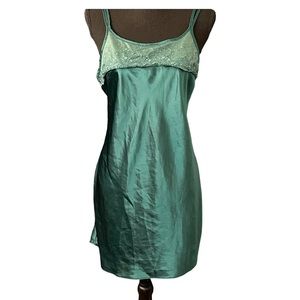 Vintage California Dynasty emerald green chemise
